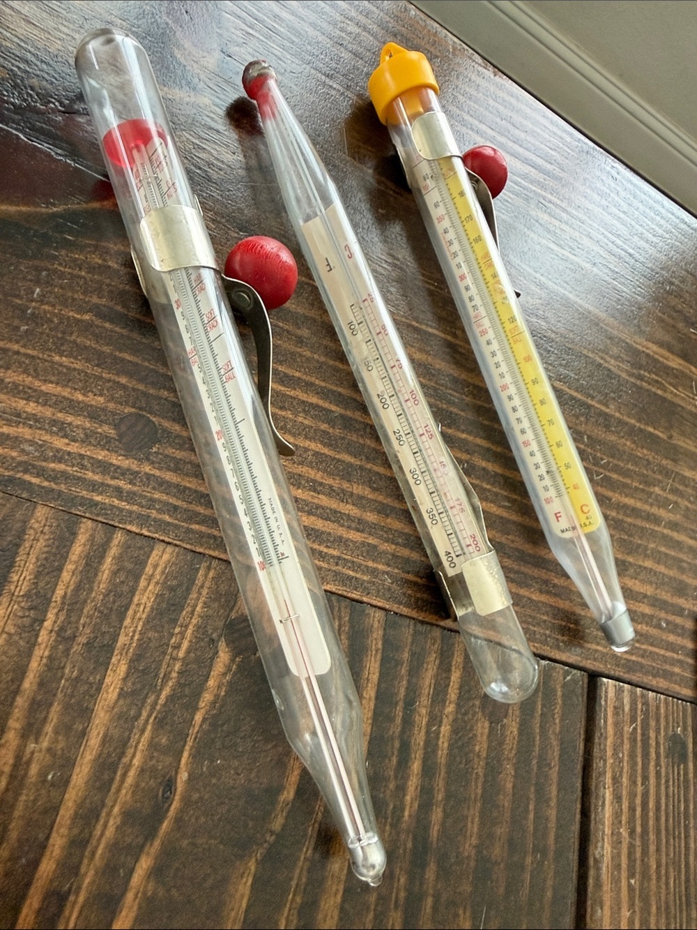 Set of 3 Clip-On Glass Kitchen Thermometer with Red Accent